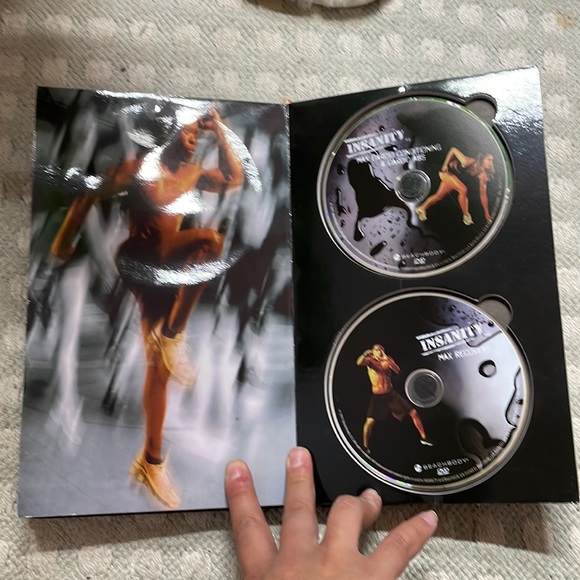Insanity (Exercise Program) - Picture 7 of 8
